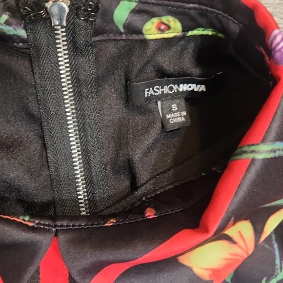 Fashion Nova Black Floral 2 piece pants  with crop top size S - Picture 8 of 11